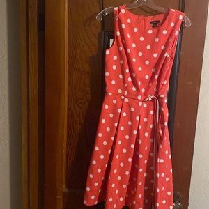 Polka dot dress with pockets and belt